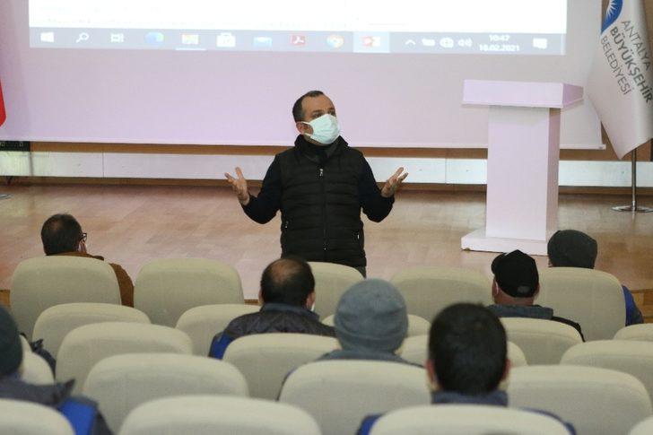 Büyükşehirden sinekle mücadele ekibine eğitim G3