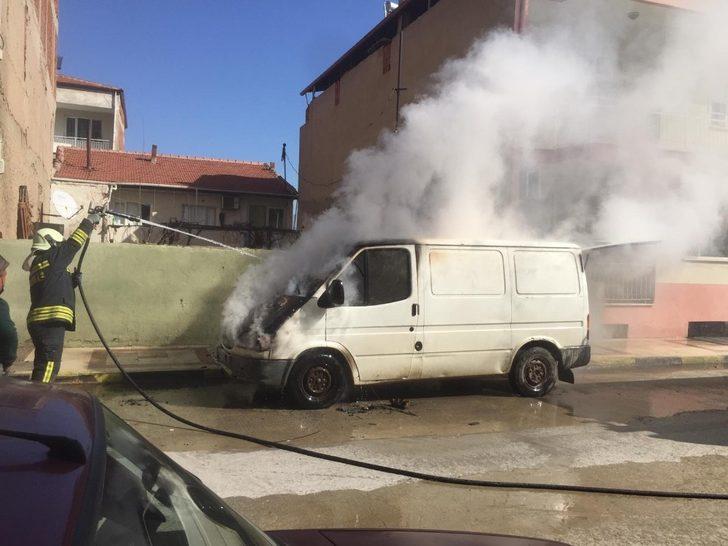 Kapalı kasa panelvan alevlere teslim oldu G3