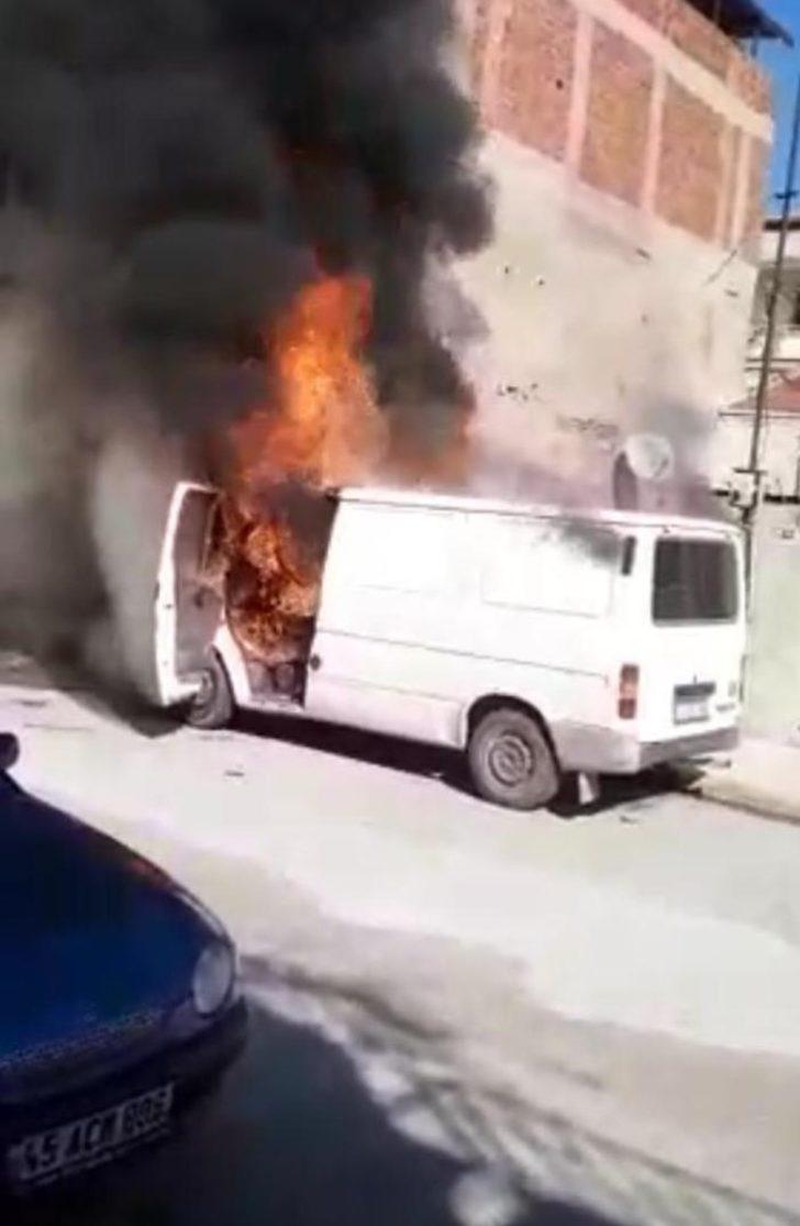 Kapalı kasa panelvan alevlere teslim oldu G5