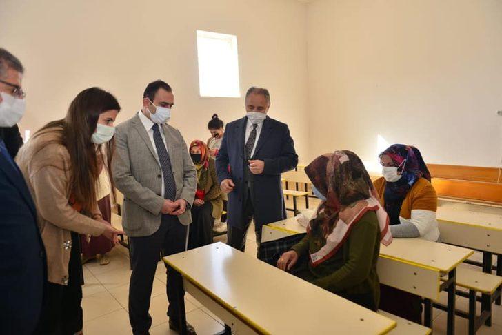 Okuma yazma öğrenen kursiyerlere sertifikaları verildi G2