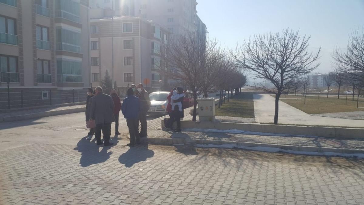 2 otomobile &ccedil;arpıp takla atan ara&ccedil;ta bir kişi yaralandı