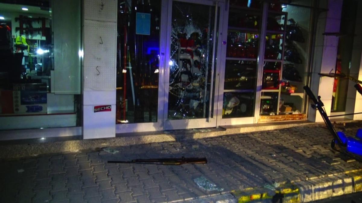 Av t&uuml;feği ile havaya rastgele ateş a&ccedil;an alkoll&uuml; şahıs korku sa&ccedil;tı