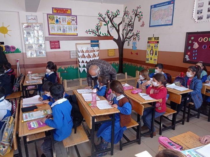 Başkan Ensari’den okul ziyareti G3