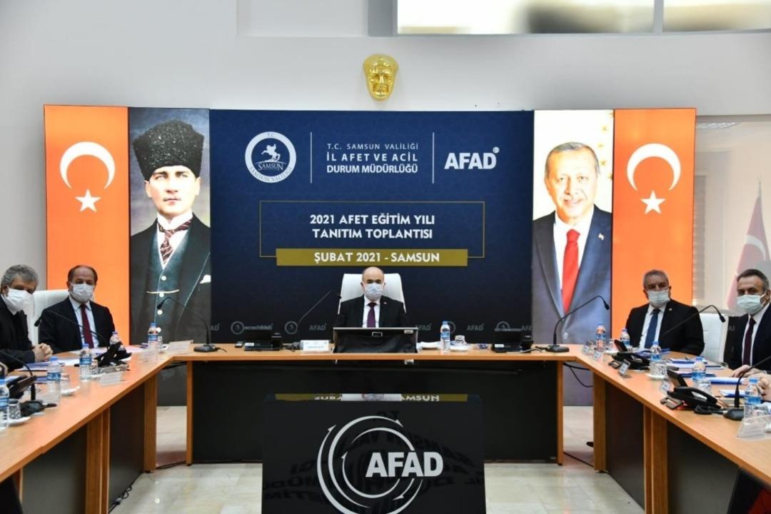 Vali Dağlı: "Salgınla m&uuml;cadelede başarıya ulaşmak i&ccedil;in kurallara eksiksiz riayet etmek &ccedil;ok &ouml;nemli"