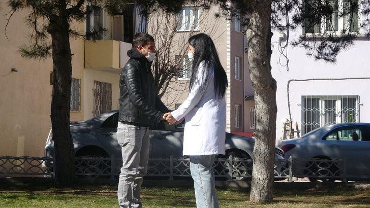 Bayılma numarasıyla hemşire sevgilisine evlilik teklifi etti G2