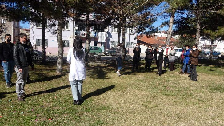 Bayılma numarasıyla hemşire sevgilisine evlilik teklifi etti G5