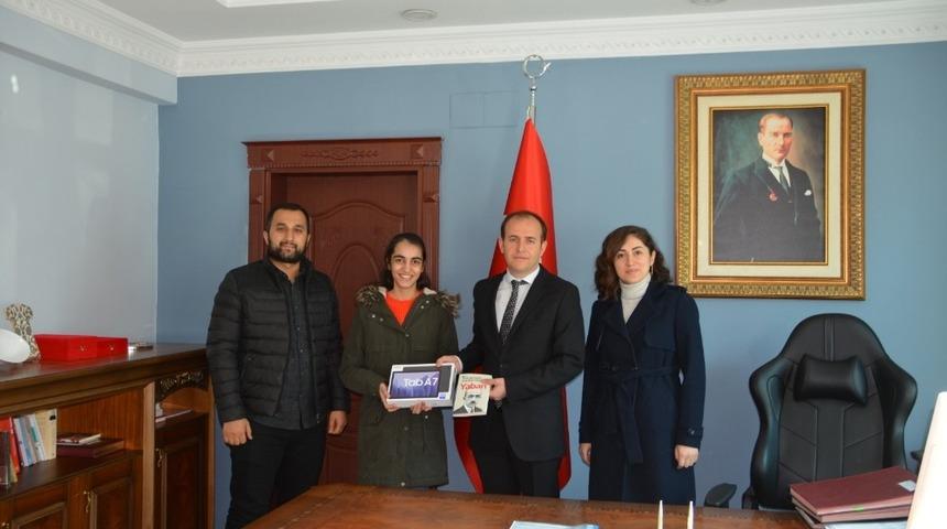 Şemdinli&rsquo;de dereceye giren &ouml;ğrenciye &ouml;d&uuml;l