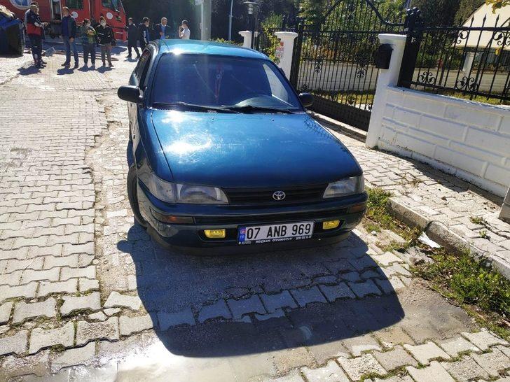 Antalya’da kaza yapan otomobil önce devrildi, sonra alev aldı G3