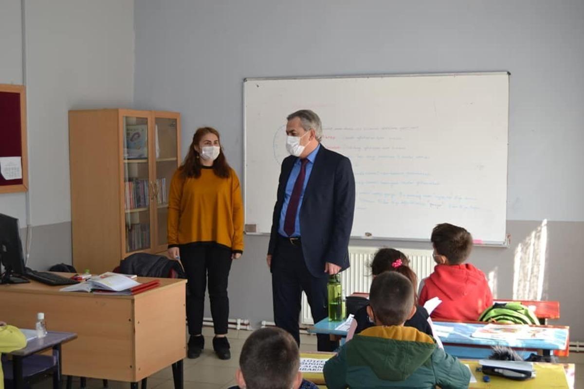 &Ouml;ğrenciler sıralarda olmaktan mutlu