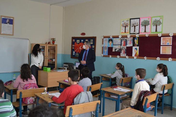 Öğrenciler sıralarda olmaktan mutlu G4