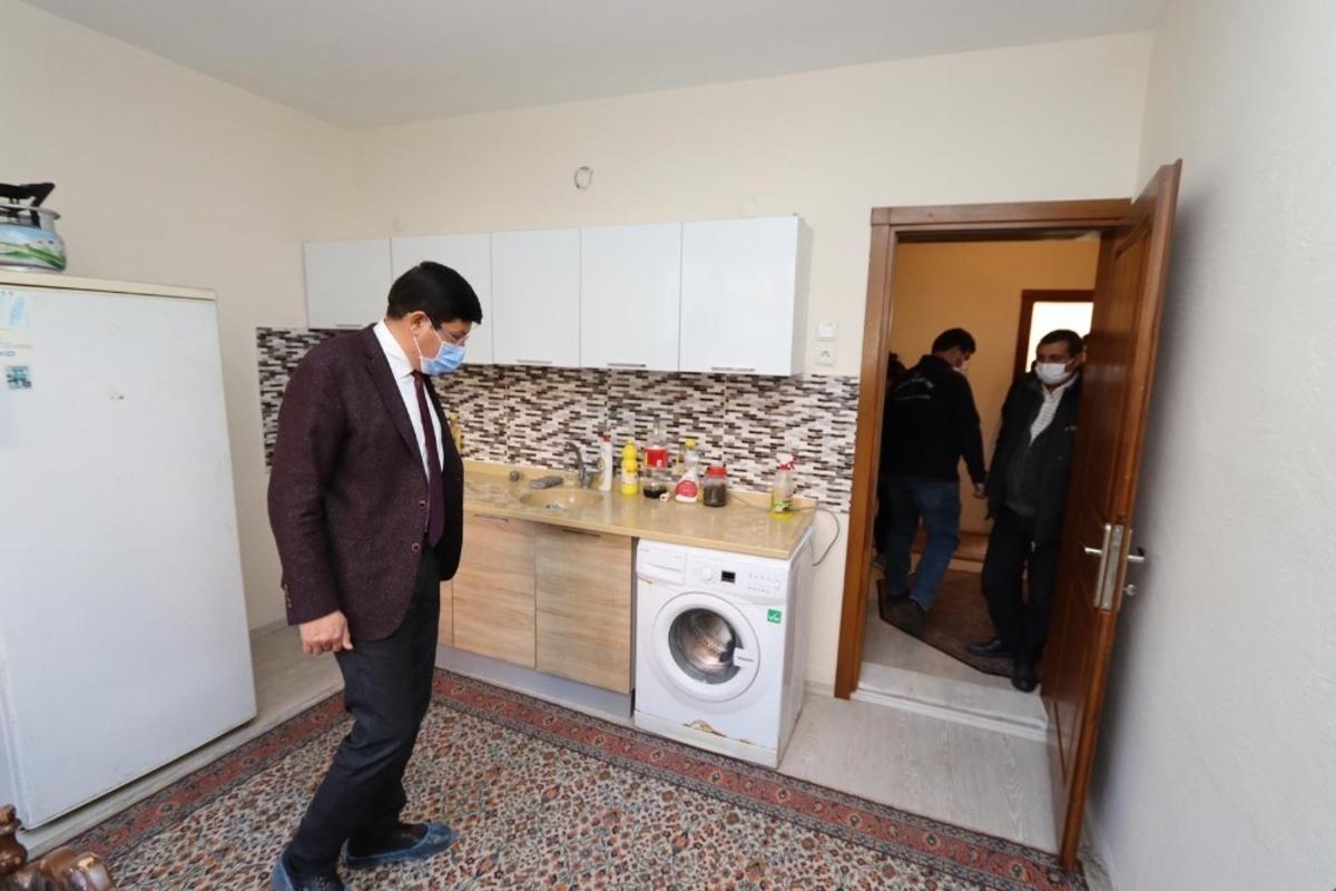 Başkan &Ouml;zcan, diyabet hastası kadın ve &ccedil;ocuklarına sahip &ccedil;ıktı