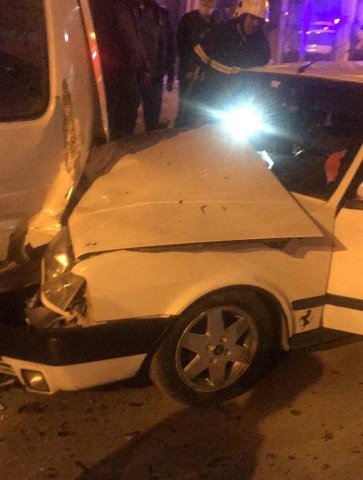 Alkollü sürücü park halindeki araçlara çarptı G4