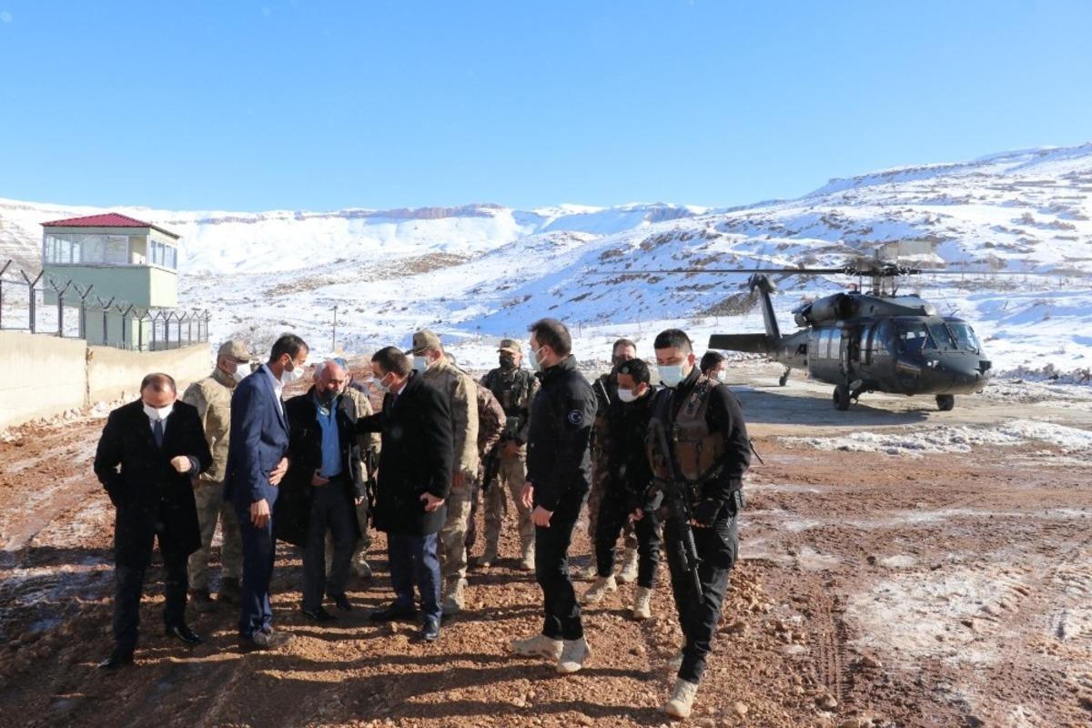 Siirt Valisi Hacıbektaşoğlu, k&ouml;ylerde vatandaşlarla buluştu