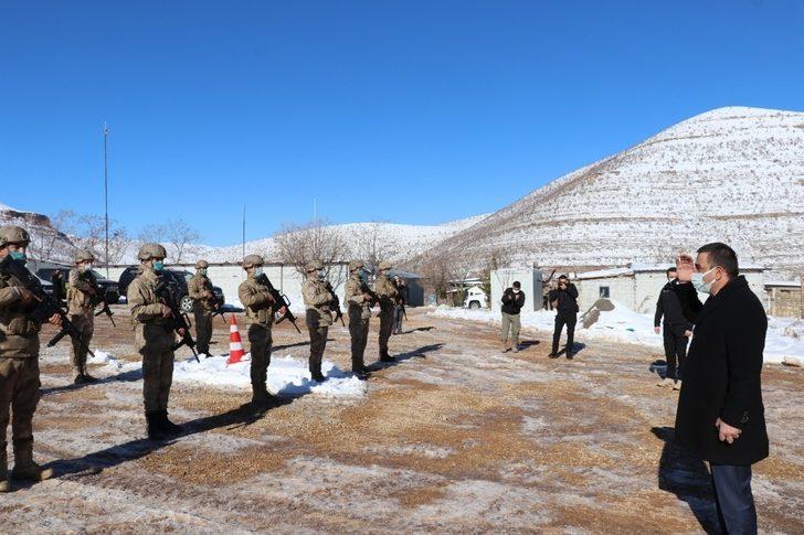 Siirt Valisi Hacıbektaşoğlu, köylerde vatandaşlarla buluştu G2