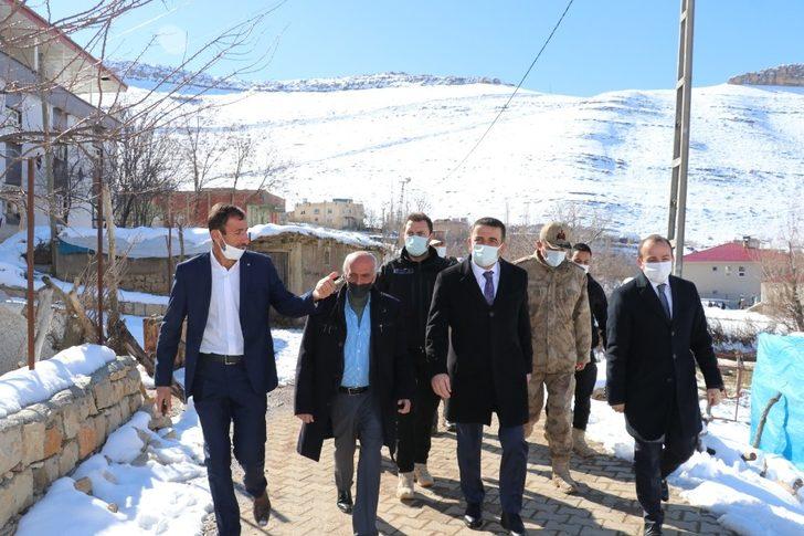 Siirt Valisi Hacıbektaşoğlu, köylerde vatandaşlarla buluştu G4