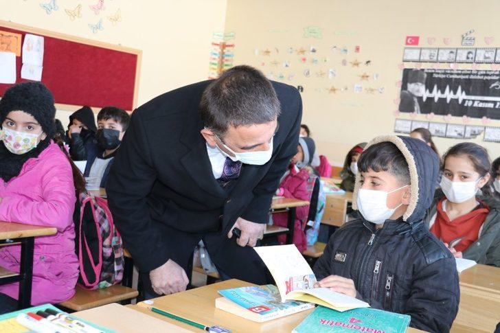 Siirt Valisi Hacıbektaşoğlu, köylerde vatandaşlarla buluştu G5