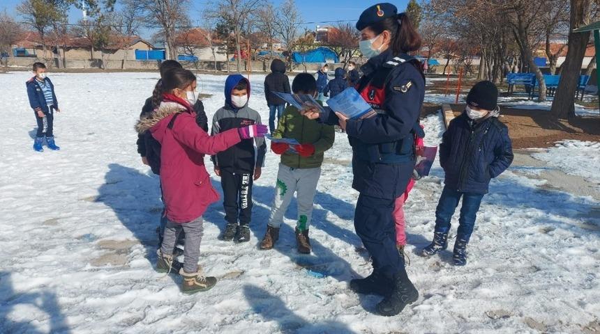 Jandarma’dan Covit-19 bilgilendirmesi