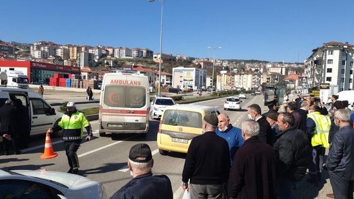 Hafif ticari aracın yaya geçidinde çarptığı yaşlı kadın ağır yaralandı G1