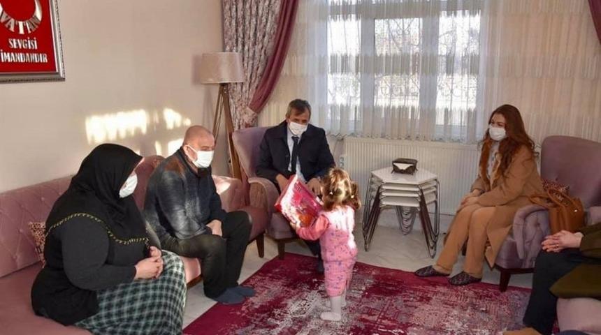 Vali Sezer’den şehit ailesine ziyaret