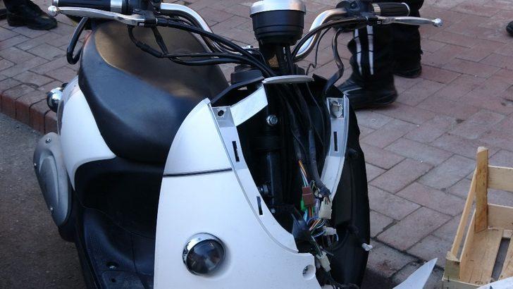 Karton taşıyan adama motosiklet çarptı G4