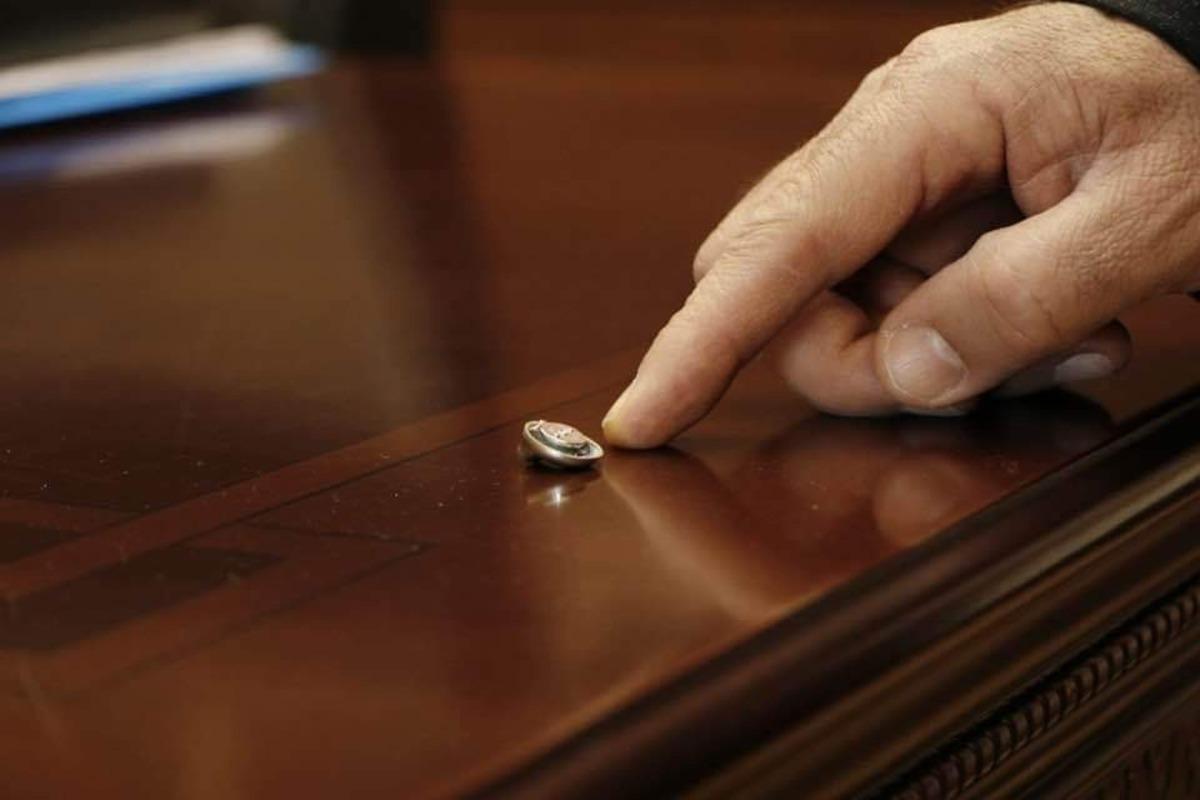 Başkanının makamında dinleme cihazı bulundu