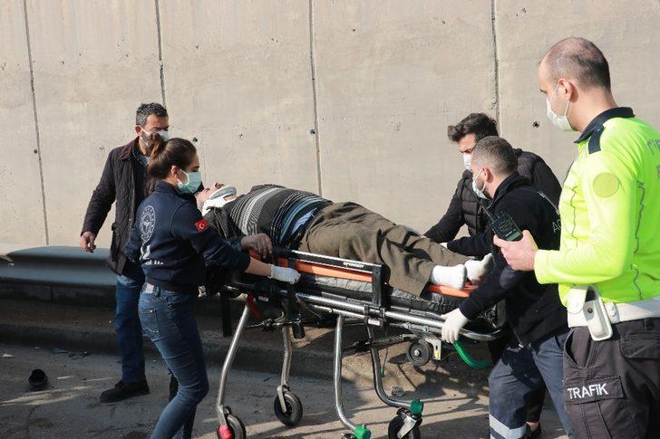 D-100’de 2 hafif ticari araç çarpıştı: 1’i ağır 2 yaralı G4