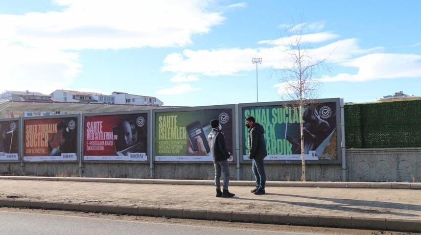 Kars&rsquo;ta vatandaşlar siber su&ccedil;lara karşı uyarılıyor