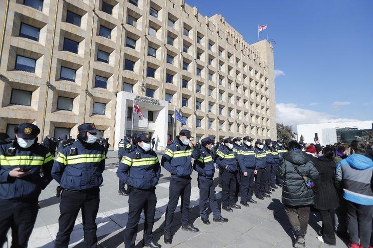Gürcistan’da muhalefet sokağa indi G2