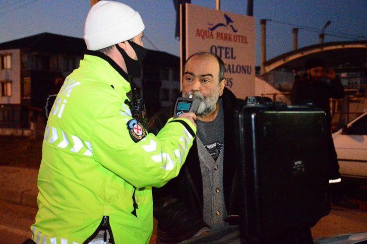 D010 karayolunda iki otomobil çarpıştı: 2 yaralı G4