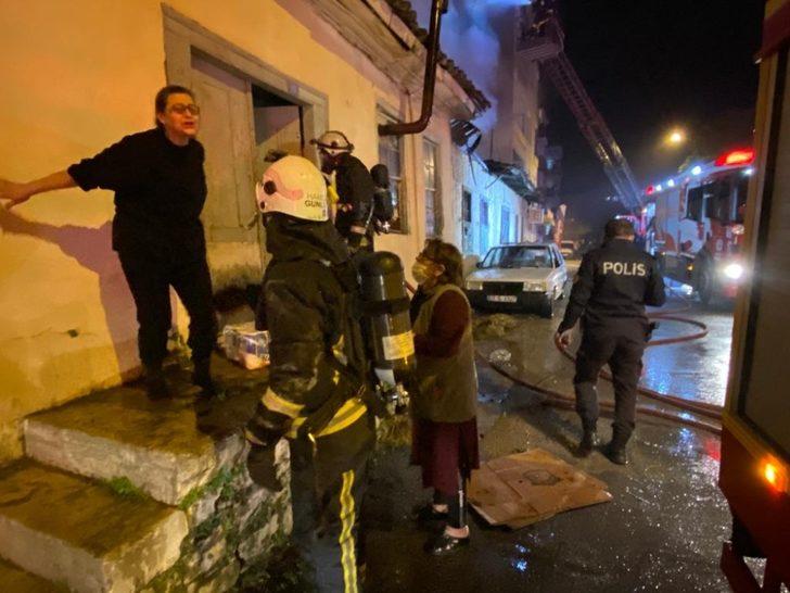 Çöp ev alev alev yandı, anne ve kızı gözyaşlarına boğuldu G1