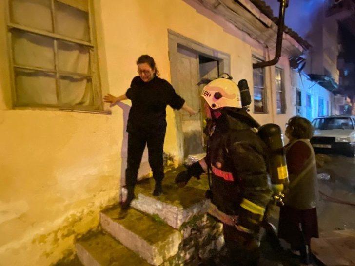 Çöp ev alev alev yandı, anne ve kızı gözyaşlarına boğuldu Son Dakika
