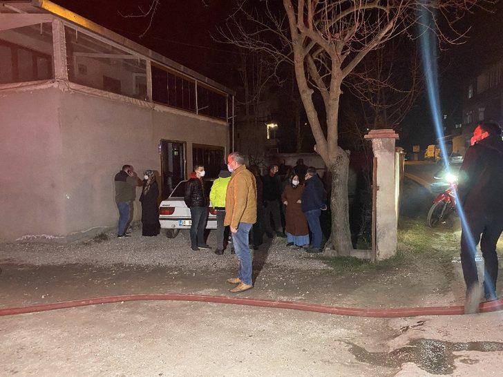 Tek katlı ev alev alev yandı G4