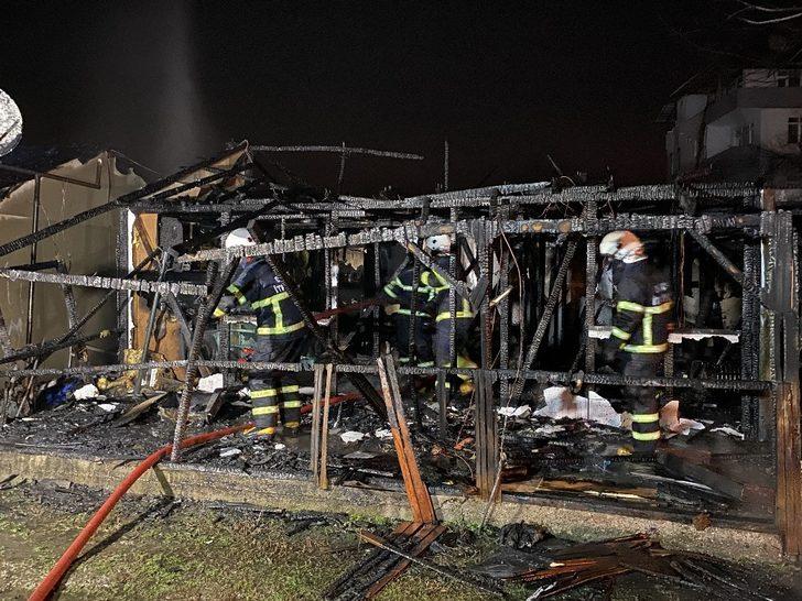 Tek katlı ev alev alev yandı G5