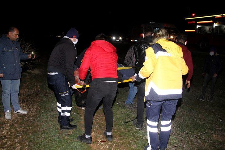 Arpa yüklü tır ters döndü: 2 ağır yaralı G1