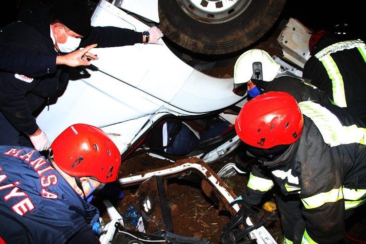 Arpa yüklü tır ters döndü: 2 ağır yaralı G4