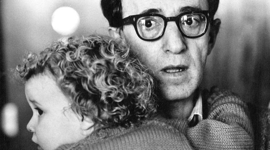 Woody Allen'ın evlatlık kızına taciz iddiaları yeni belgeselle tekrar g&uuml;ndeme geldi