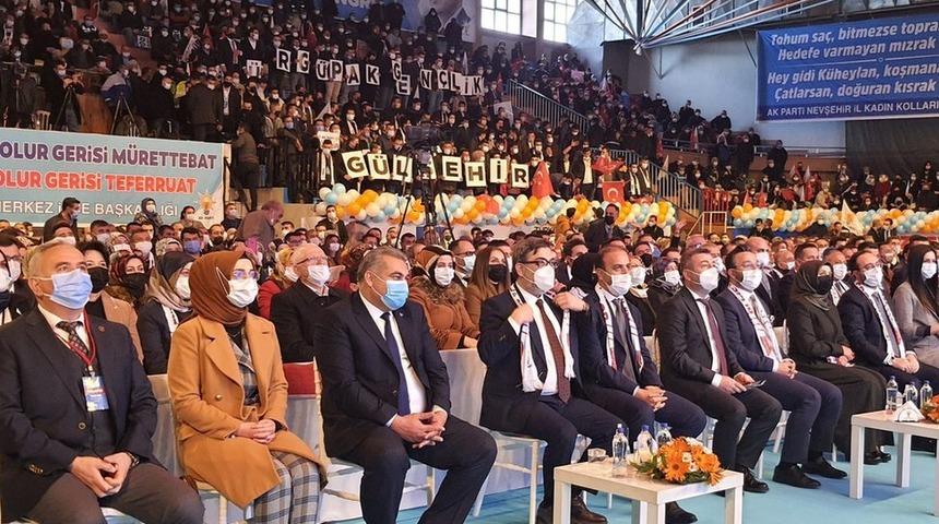 Lebalep kongreler: Muhalefet neden eleştiriyor, AKP nasıl savunuyor?