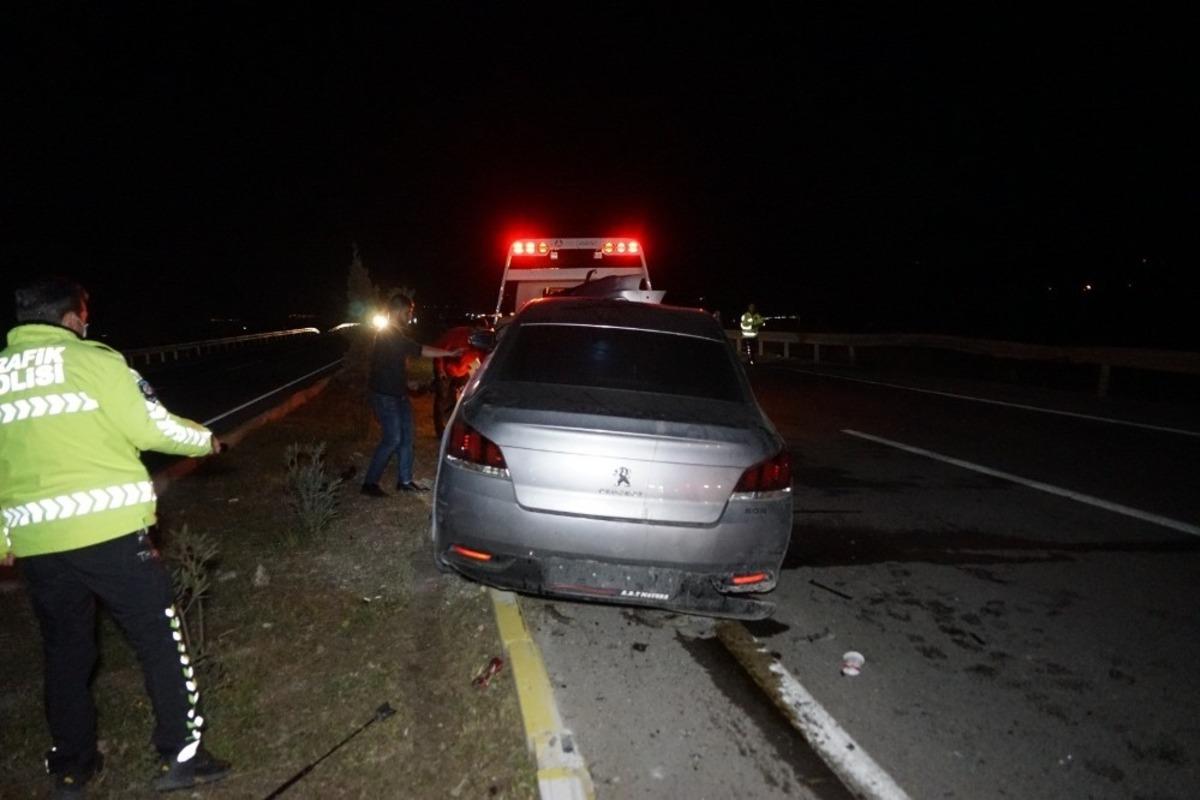 Balıkesir&rsquo;de 3 aracın karıştığı kazada 3 kişi yaralandı