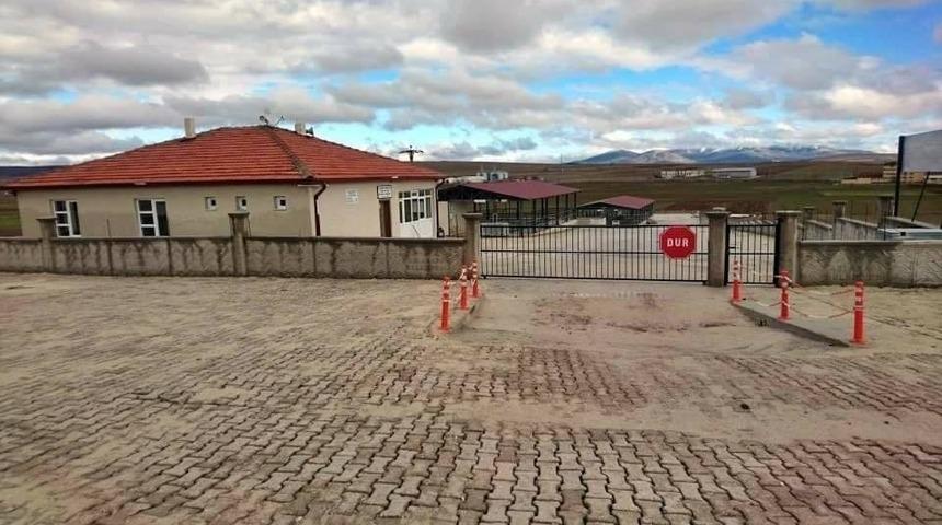 Aslanapa hayvan pazarı küçükbaş hayvanlara kapatıldı