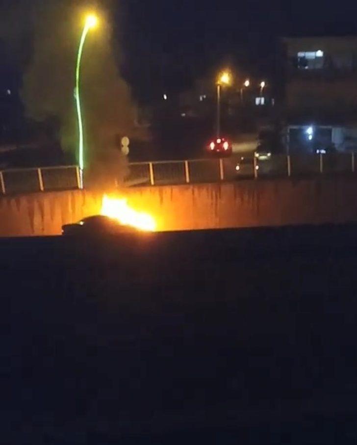 İstinat duvarına çarpan otomobil alev alev yandı G2