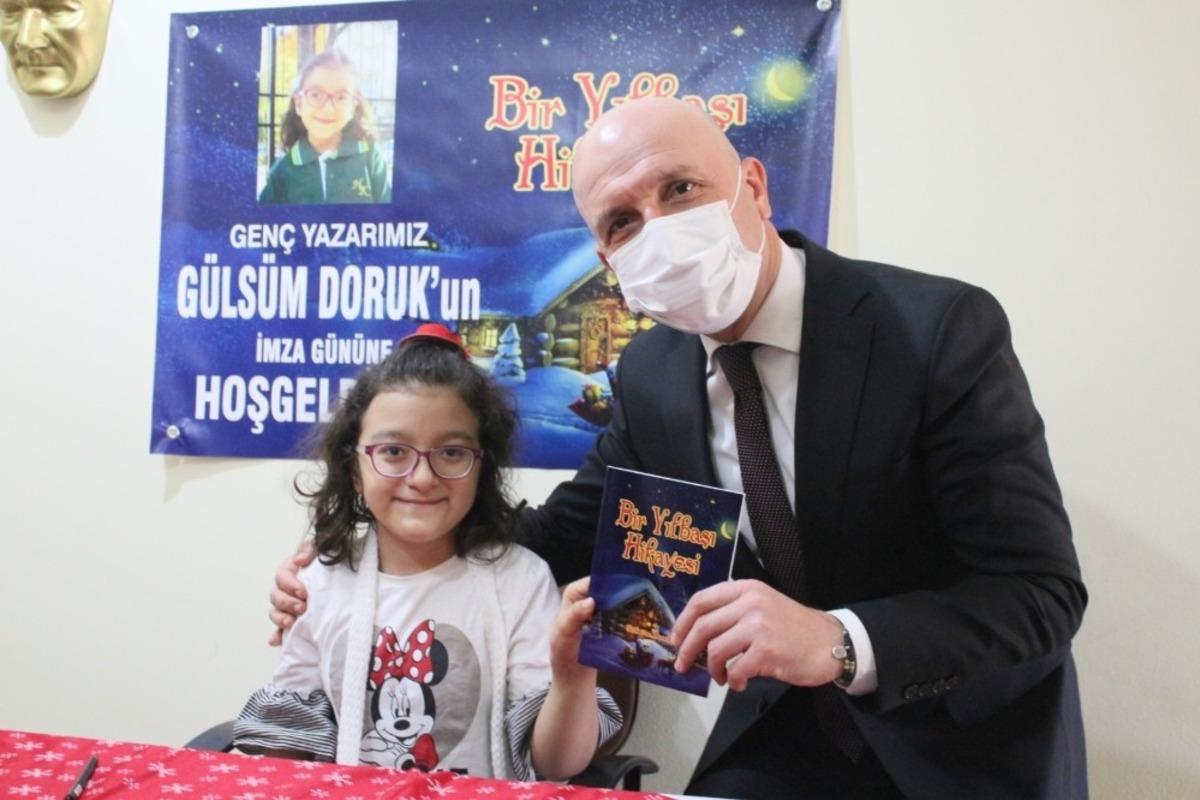 Engel tanımayan minik yazar, &ouml;yk&uuml; kitabı yazdı