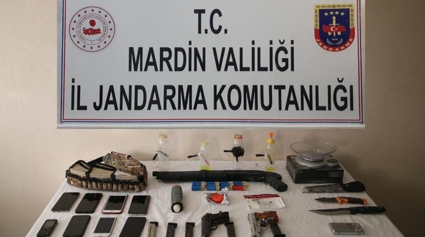 Mardin&rsquo;de uyuşturucu &ccedil;etesine jandarmadan şafak operasyonu