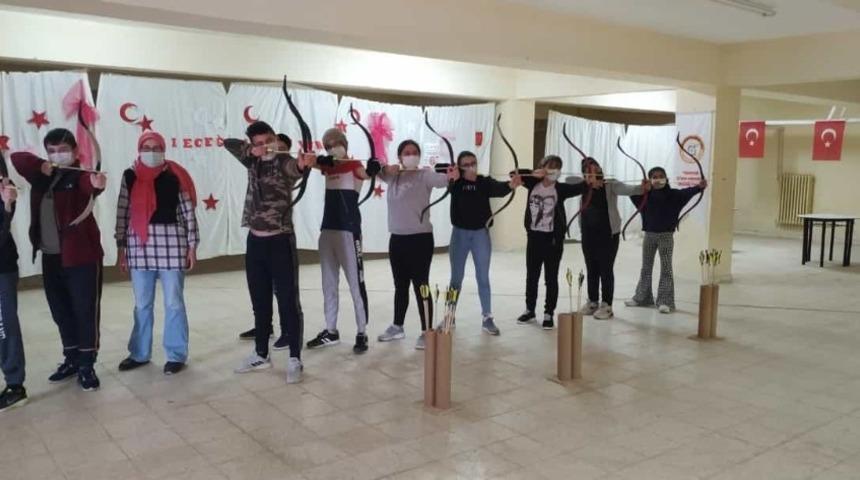 Pazaryeri’nde okçuluk kursuna yoğun ilgi