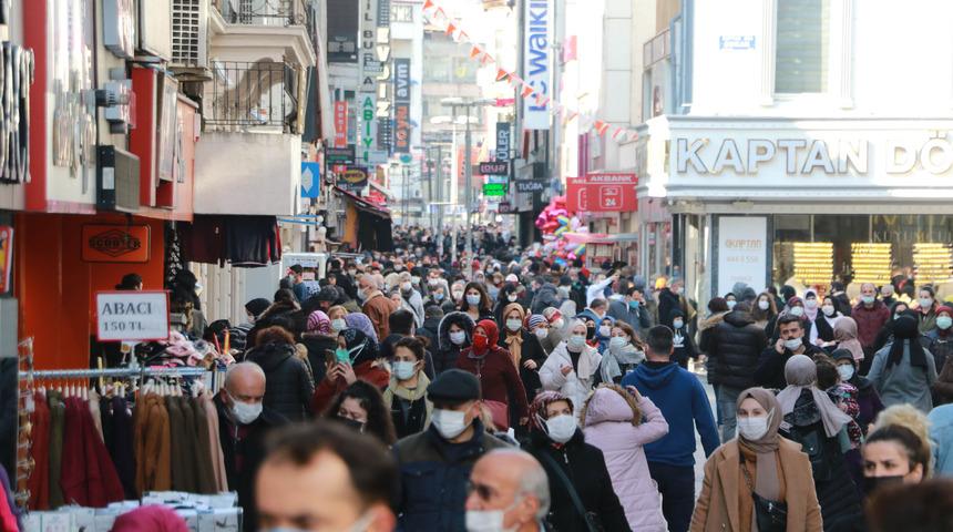 Vaka sayılarının yükselişe geçtiği Samsun'da korkutan kalabalık