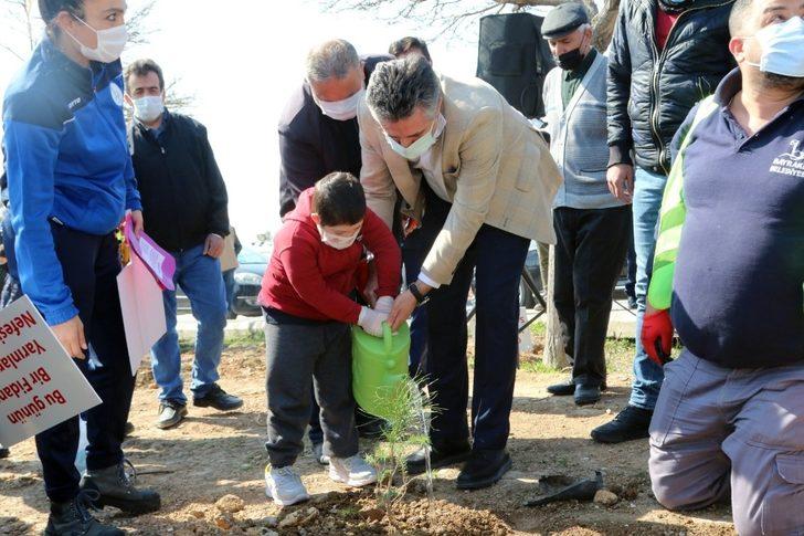 Başkan Sandal, çocuklar ve sporcularla fidan dikti G3