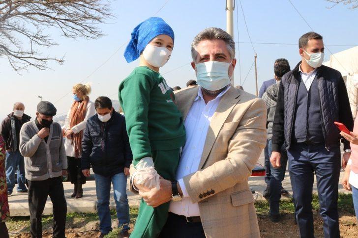 Başkan Sandal, çocuklar ve sporcularla fidan dikti G4