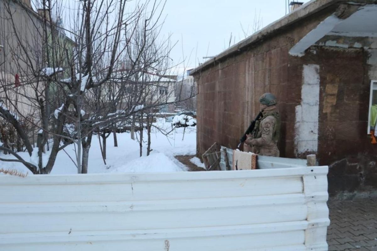 Bitlis&rsquo;te uyuşturucu tacirlerine operasyon: 9 g&ouml;zaltı