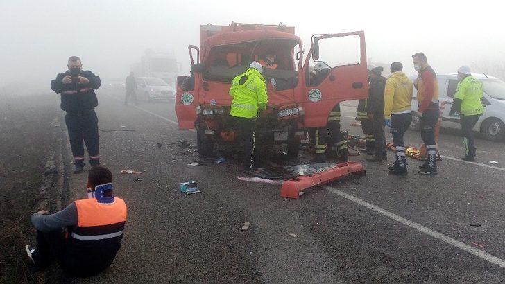 Tekirdağ’da 11 araç birbirine girdi: Sıkıştığı çöp kamyonunda “Canım çok acıyor, çıkarın beni bu kamyondan" diye bağırdı G1