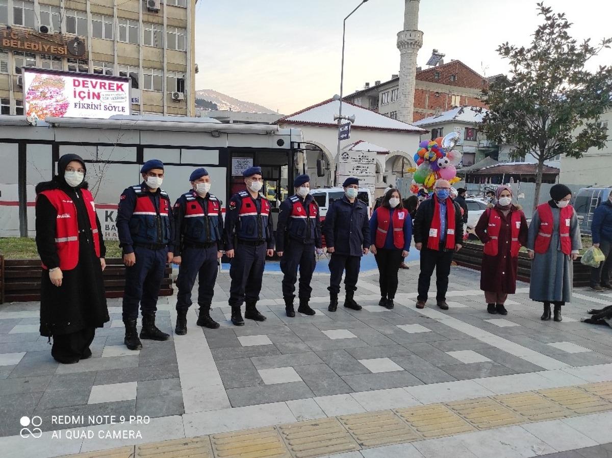 Devrek&rsquo;te &ldquo;Asker Millet El Ele&rdquo; kan bağısı kampanyası d&uuml;zenlendi