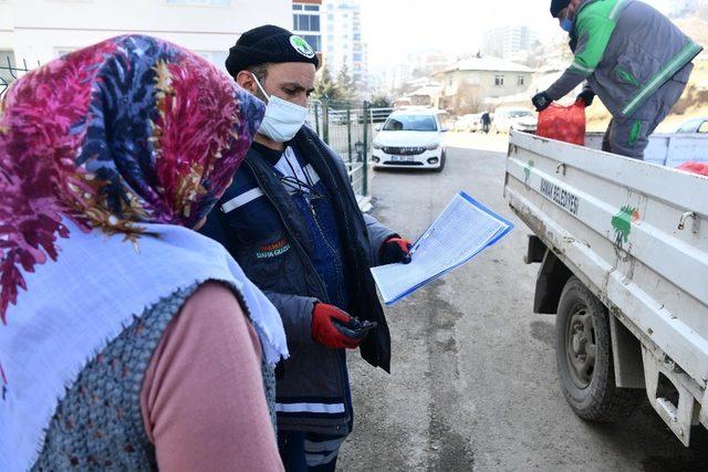 Mamak’ta ihtiyaç sahibi ailelere soğan dağıtıldı